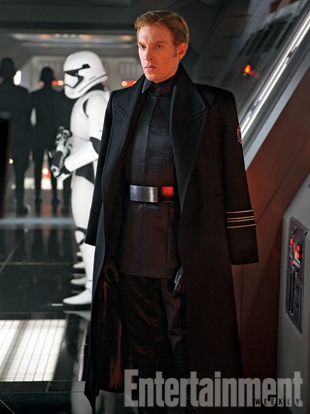star-wars-the-force-awakens-domhnall-gleeson-450x600